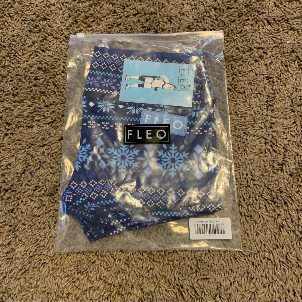 Fleo snow angel shorts size XS